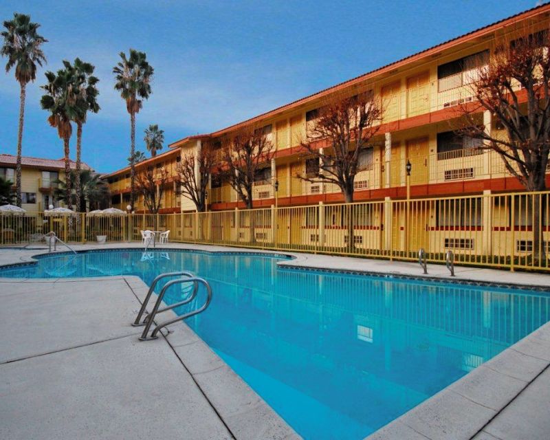 Quality Inn & Suites Bakersfield Ngoại thất bức ảnh