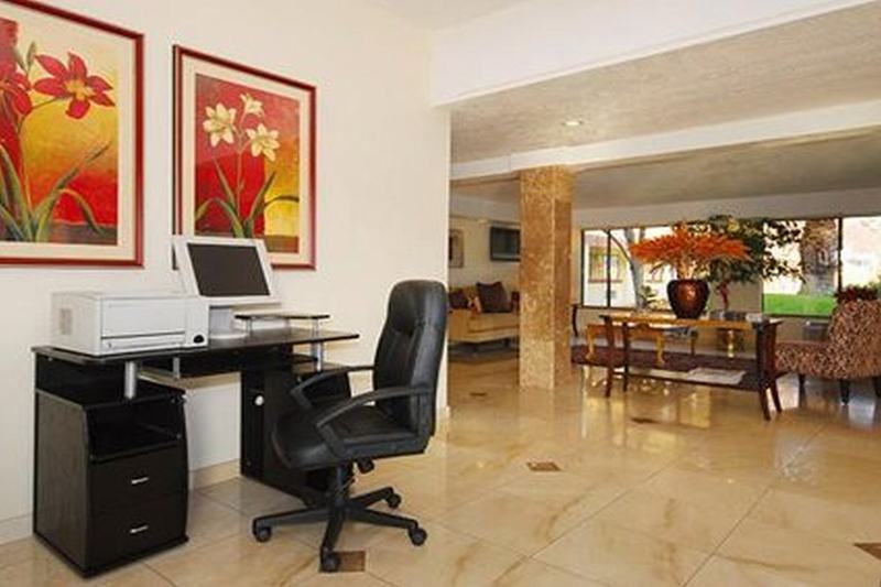 Quality Inn & Suites Bakersfield Ngoại thất bức ảnh