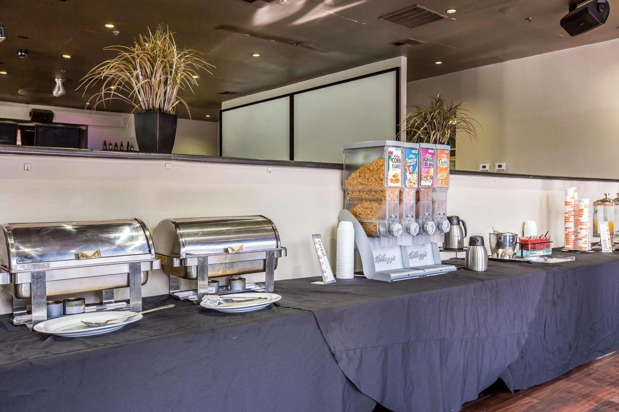 Quality Inn & Suites Bakersfield Ngoại thất bức ảnh