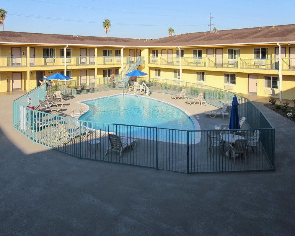 Quality Inn & Suites Bakersfield Ngoại thất bức ảnh
