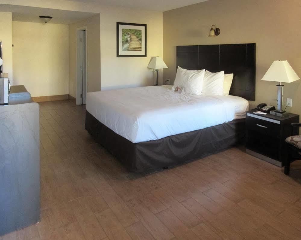 Quality Inn & Suites Bakersfield Ngoại thất bức ảnh
