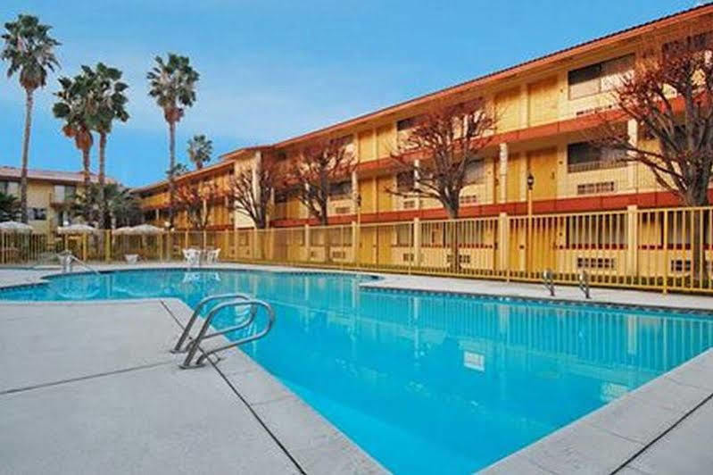 Quality Inn & Suites Bakersfield Ngoại thất bức ảnh